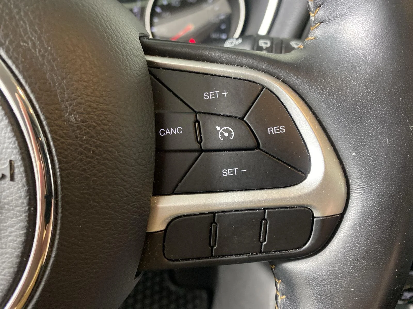 Used 2020 Laser Blue Pearlcoat Jeep Latitude image 15