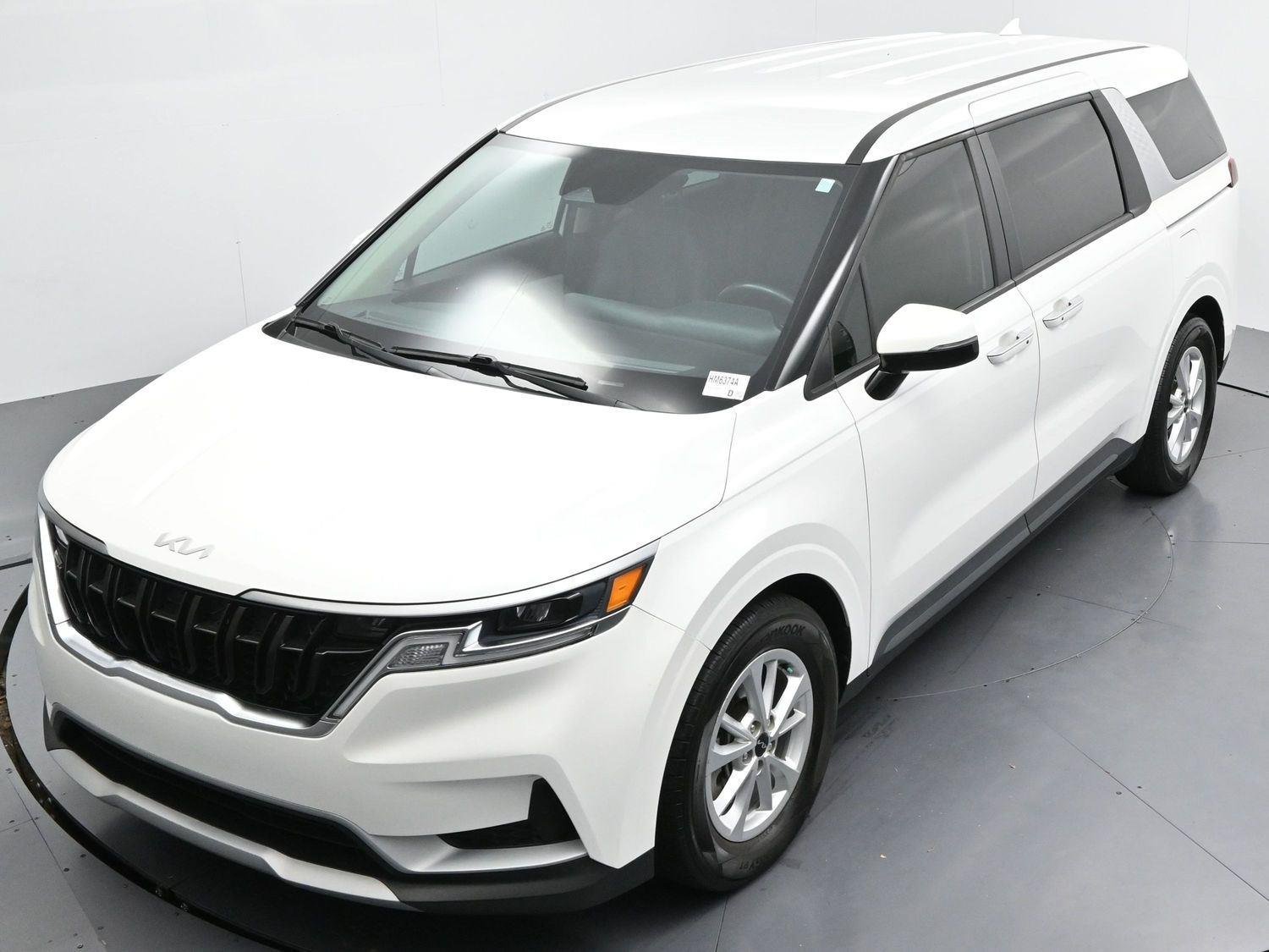 Used 2022 Snow White Pearl Kia LXS image 39