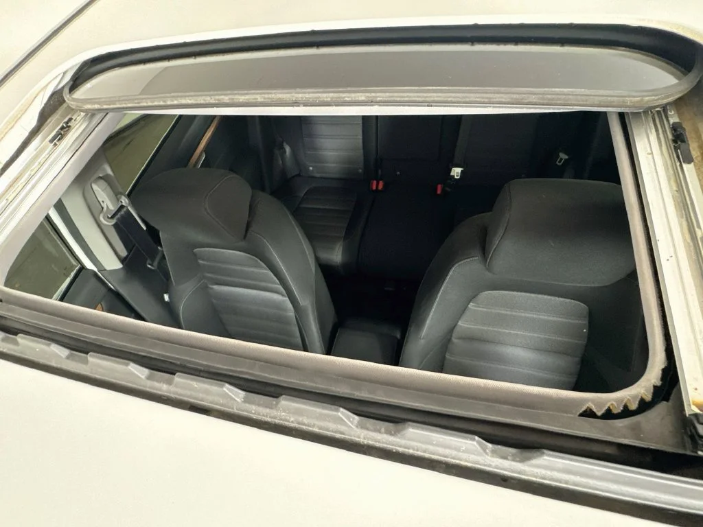 Used 2022 White Honda EX image 26