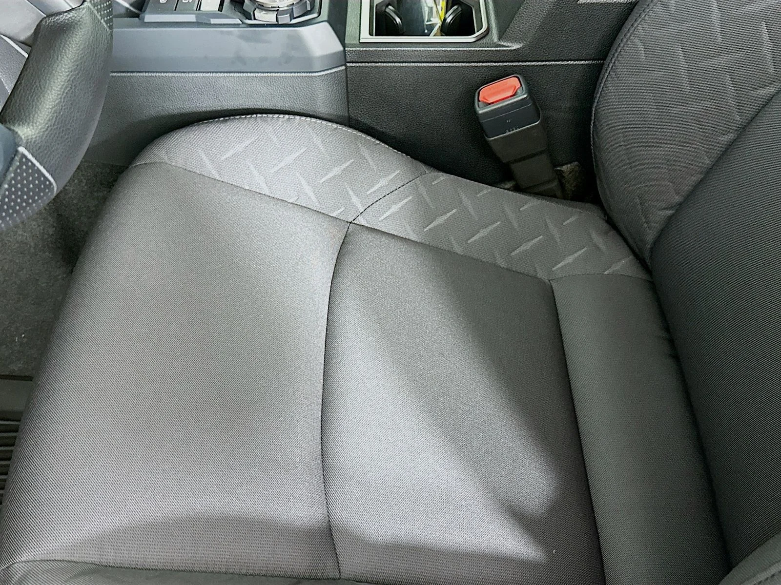 2025 Toyota Tacoma SR5 - Photo 18