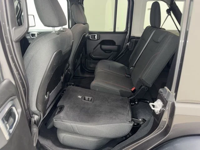 Used 2025 Granite Crystal Clearcoat Metallic Jeep Rubicon image 31
