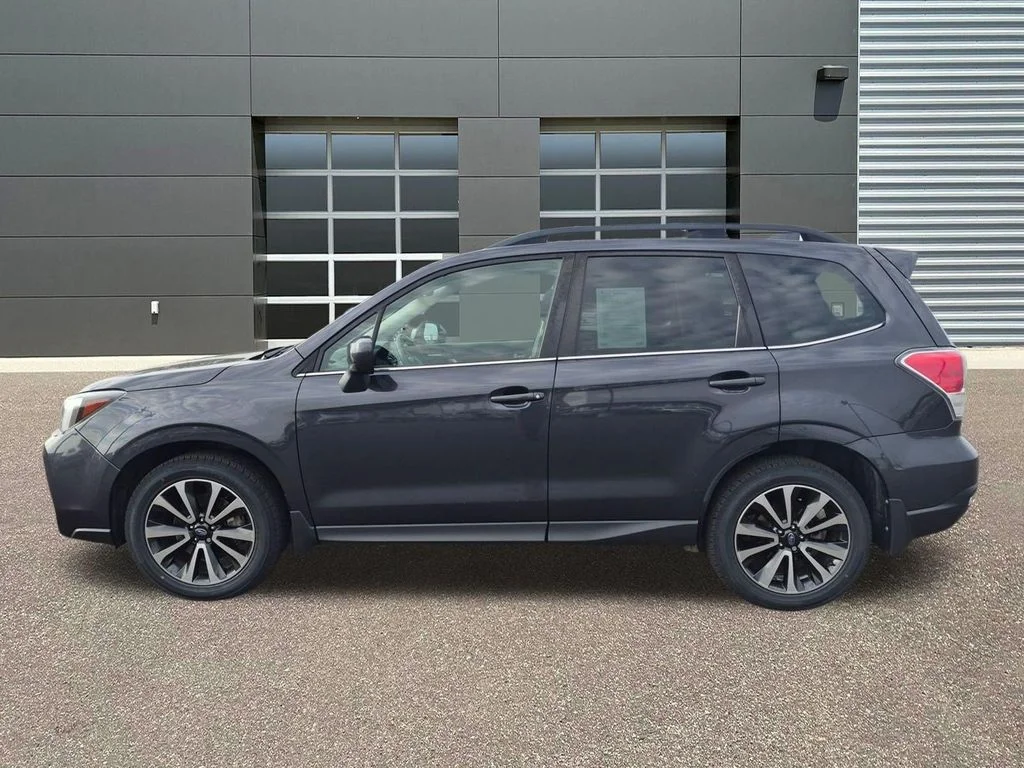Used 2018 Dark Gray Metallic Subaru Premium image 9
