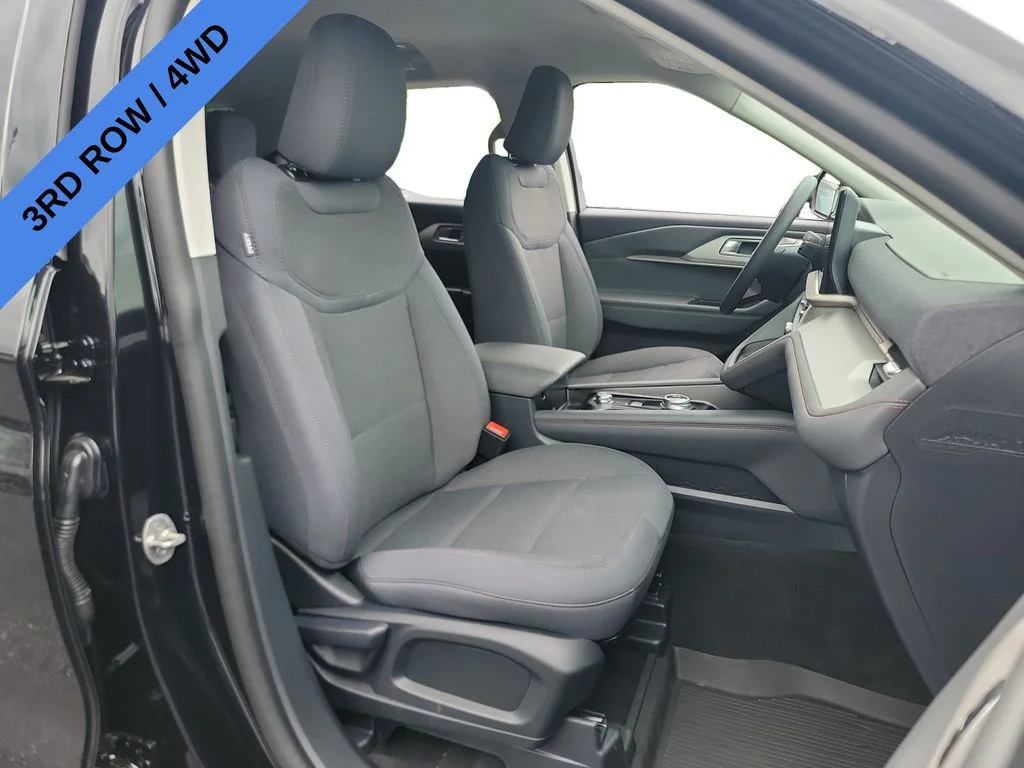 Used 2026 Agate Black Metallic Ford Active image 15