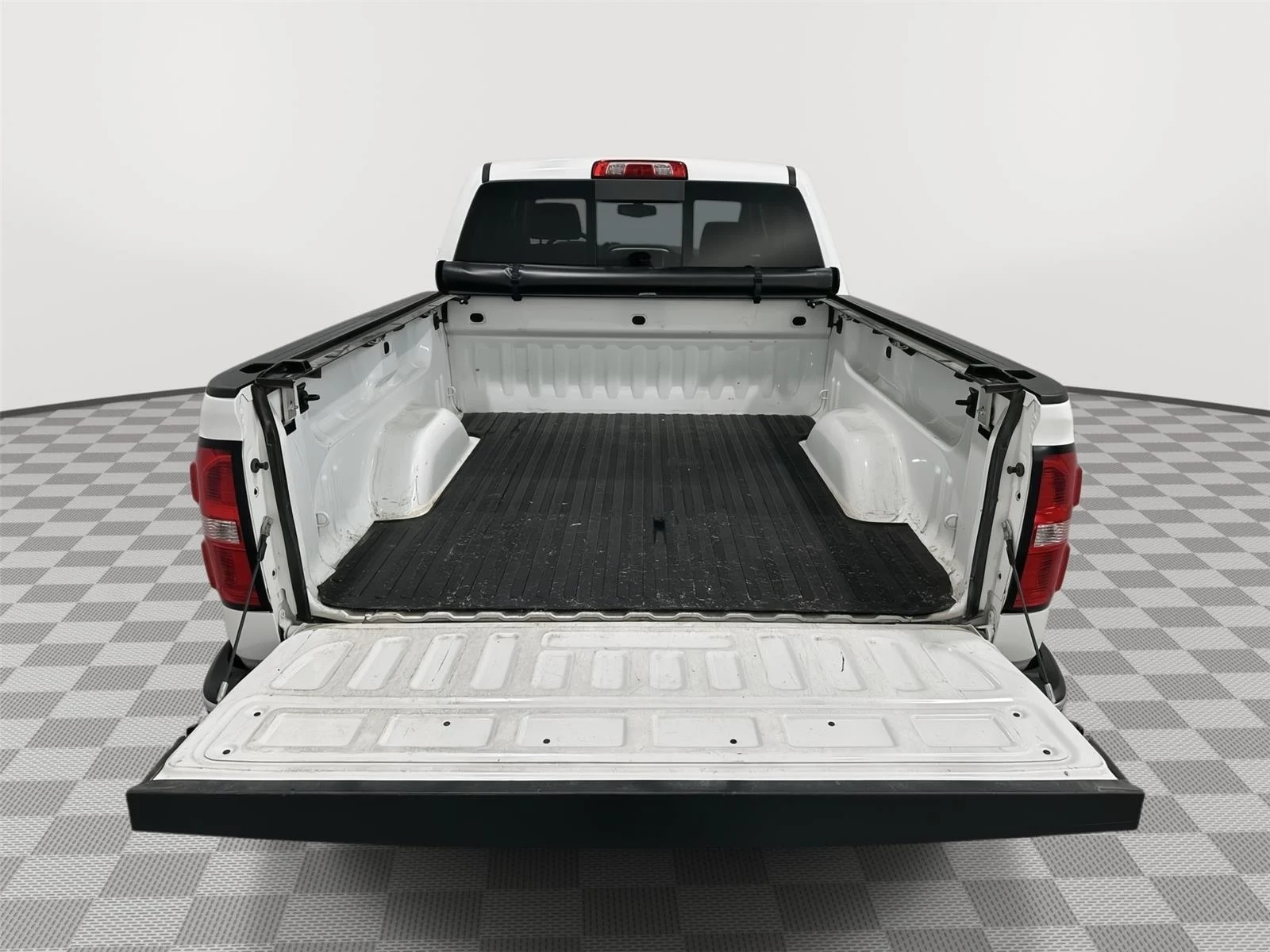 Used 2016 SUMMIT WHITE GMC SLE image 24