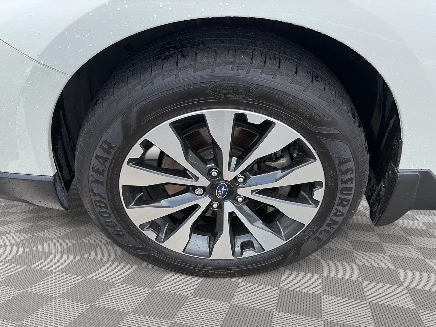 Used 2017 Crystal White Pearl Subaru Limited image 5