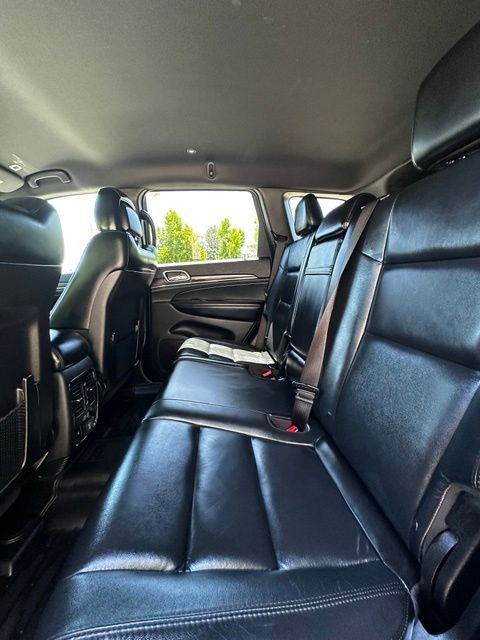 Used 2018 Billet Silver Metallic Clearcoat Jeep Limited image 16
