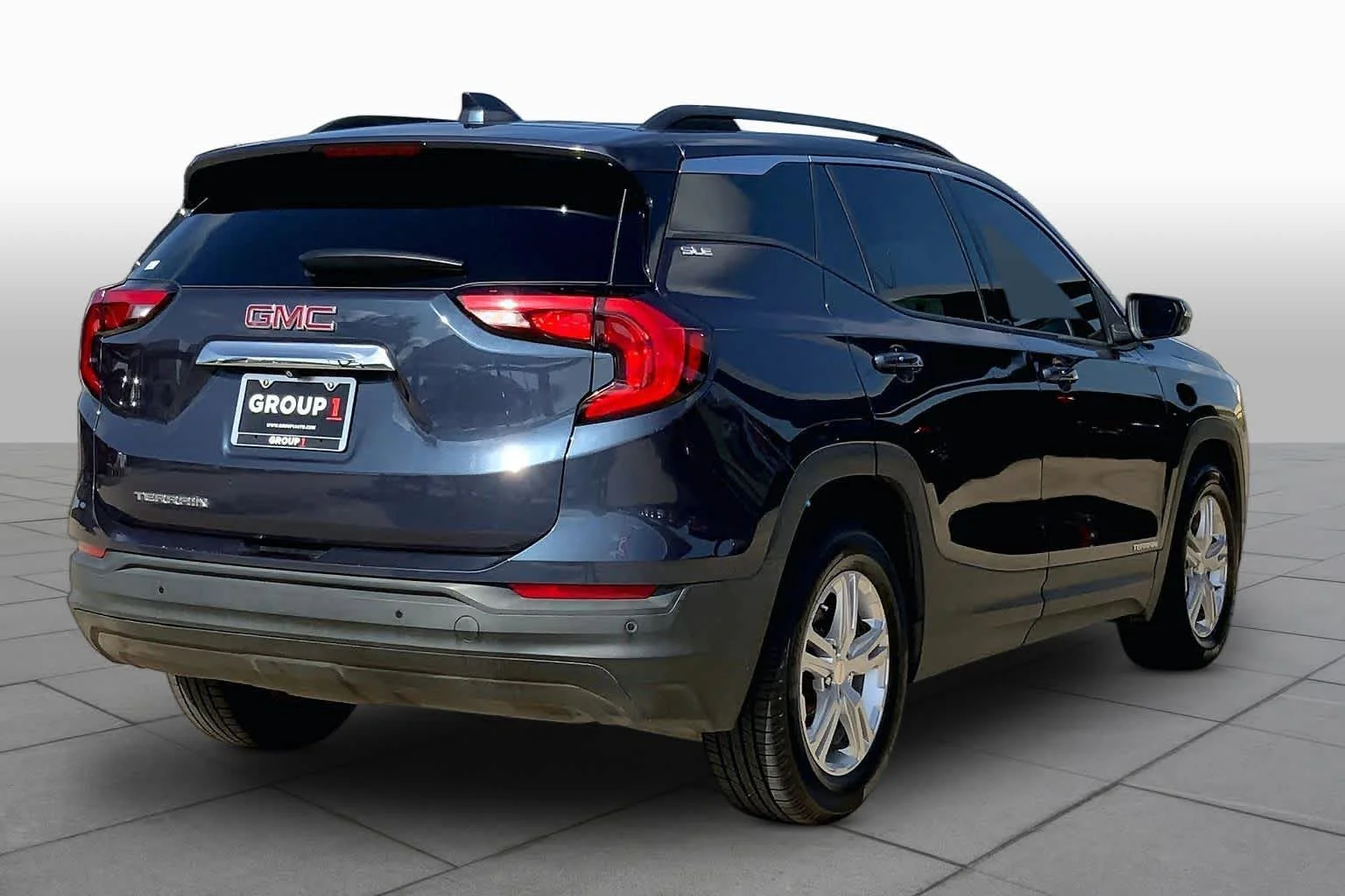 Used 2019 BLUE STEEL METALLIC GMC SLE image 13