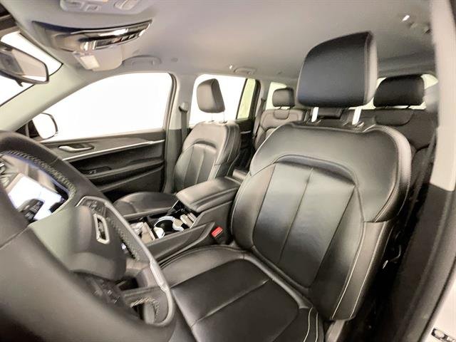 Certified Used 2023 White Jeep Limited 4x4 image 19
