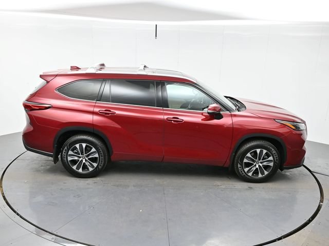 Used 2022 Ruby Flare Pearl Toyota XLE image 41