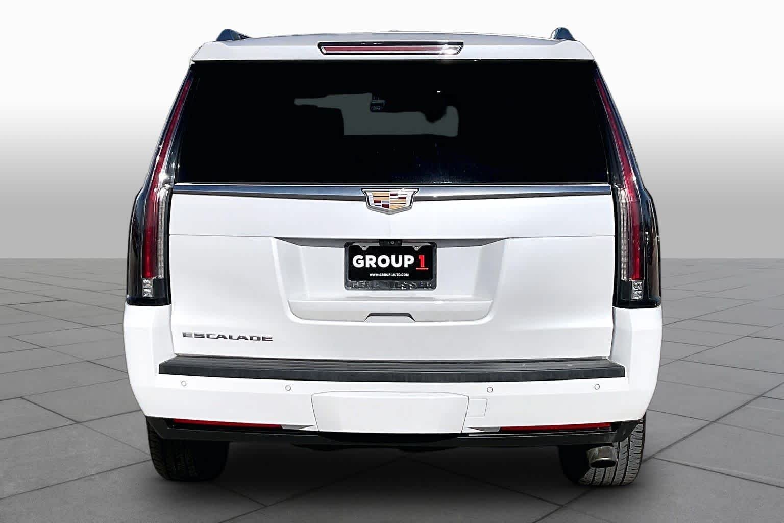 Used 2017 Crystal White Tricoat Cadillac Platinum image 5
