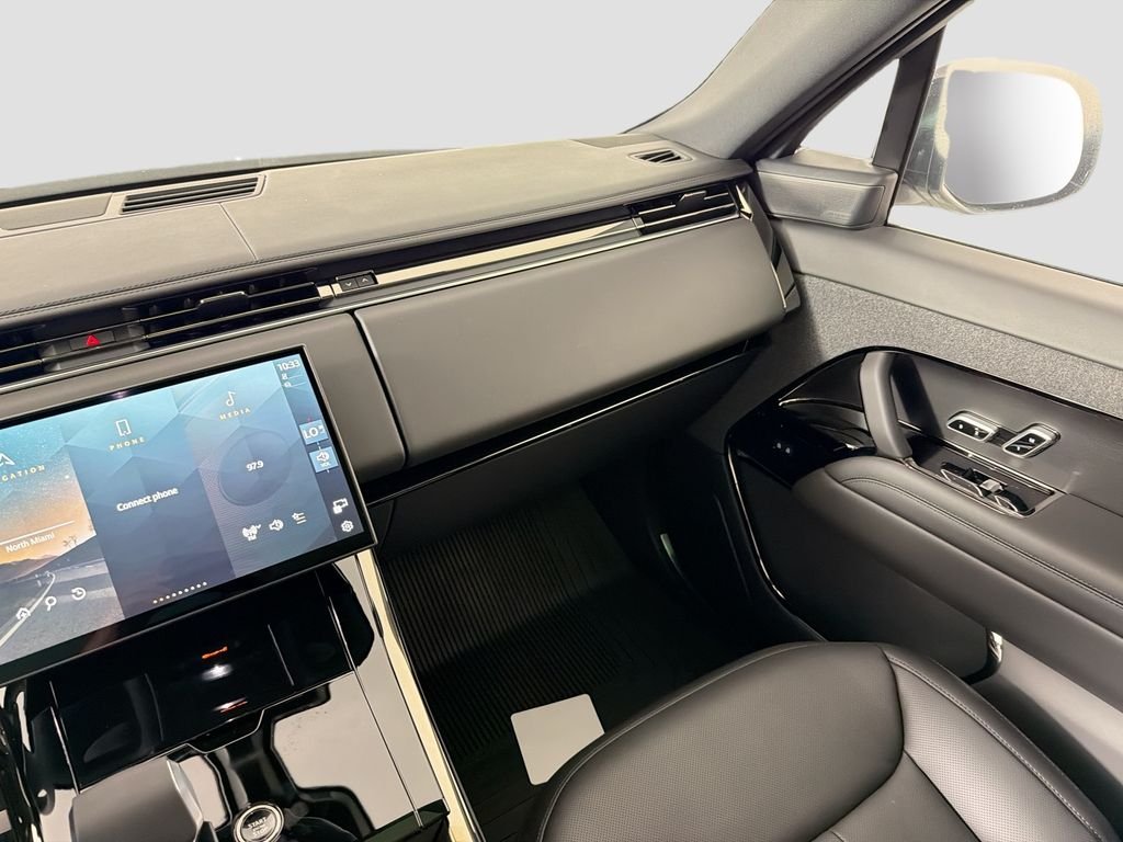 New 2026 Fuji White Land Rover Dynamic SE image 25