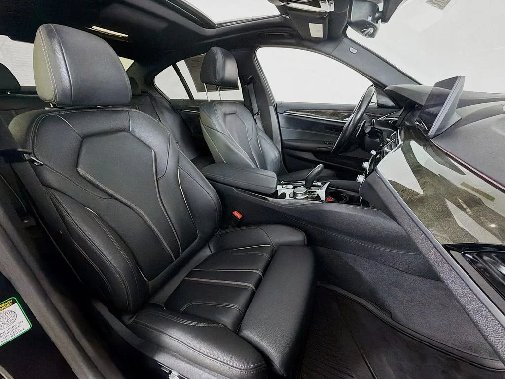 Used 2022 Black Sapphire Metallic BMW 530i xDrive image 28