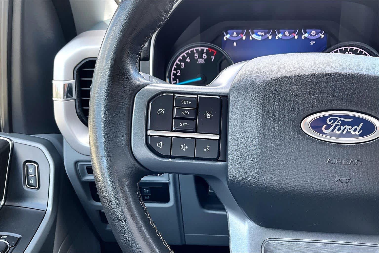 Used 2023 Avalanche Gray Ford XLT image 24