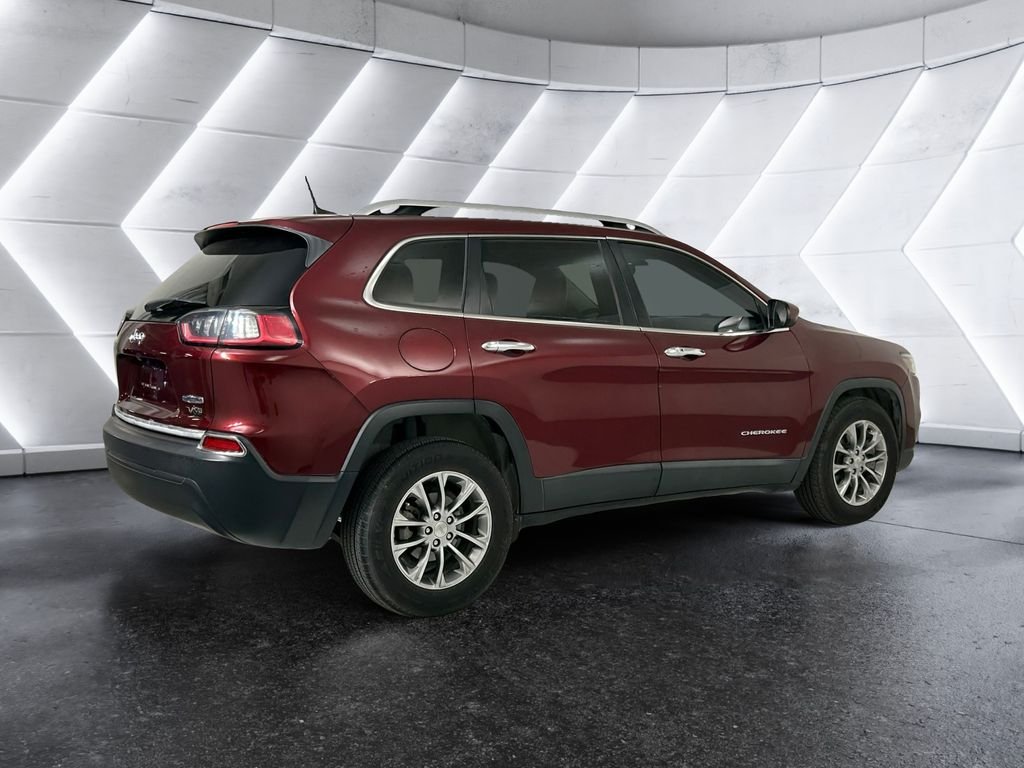 Used 2019 Red Jeep Latitude Plus image 4