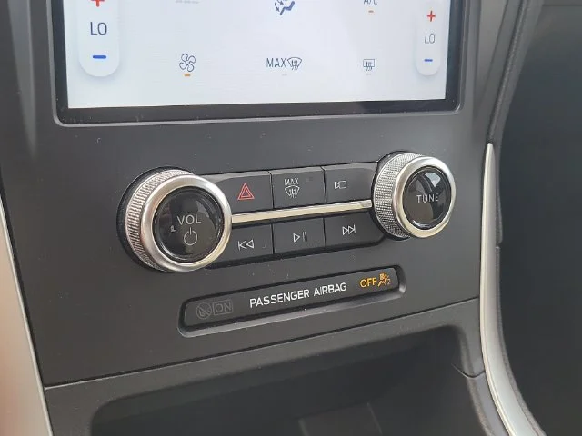 Used 2024 Silver Ford SE image 24