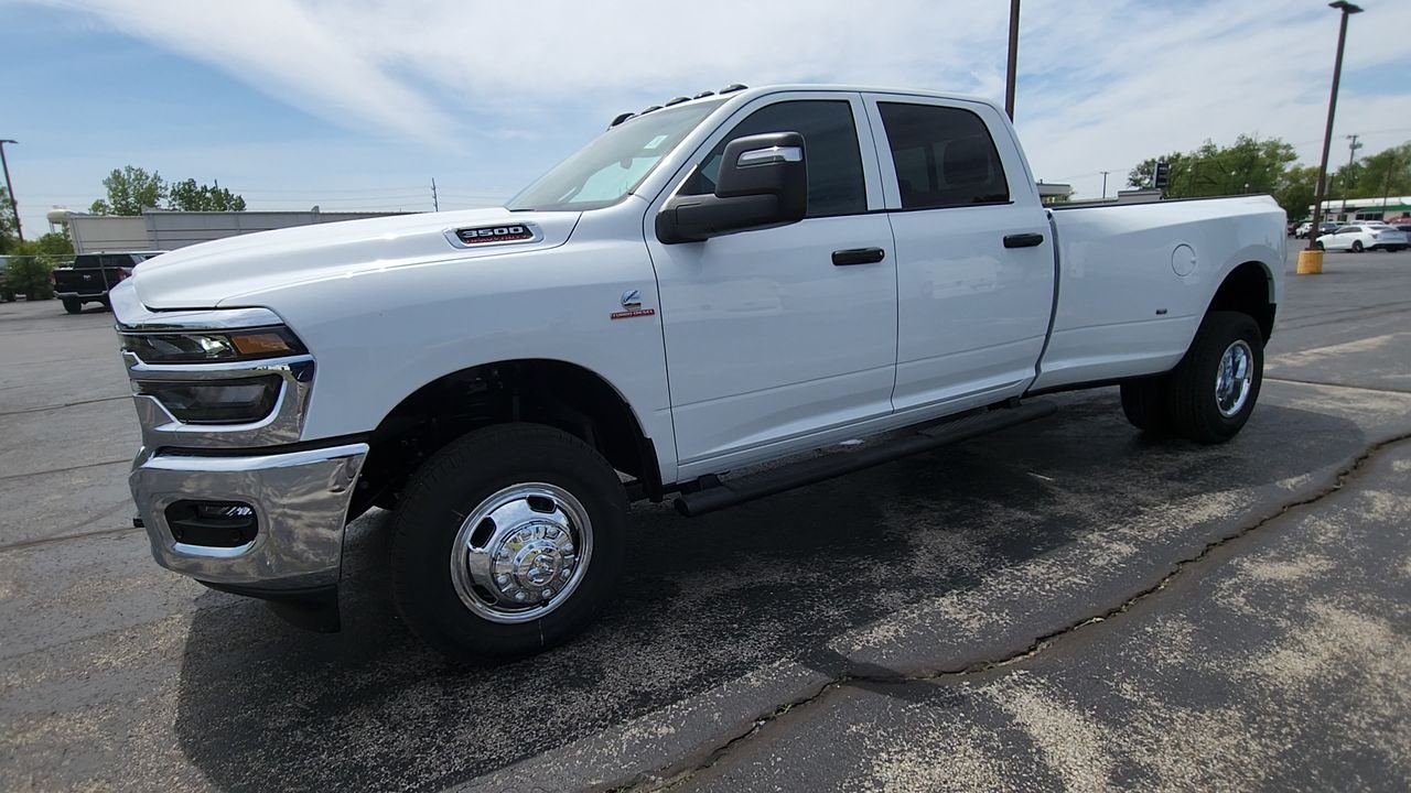 New 2026 Bright White Clear-Coat Exterior Paint RAM Tradesman image 4