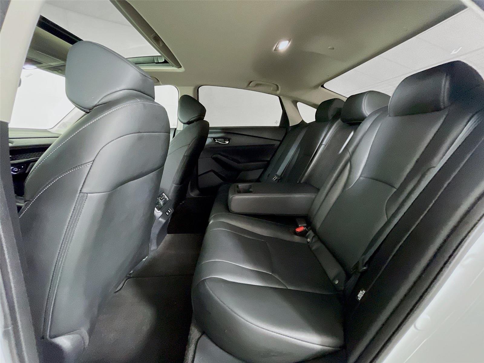 Used 2023 Platinum White Pearl Honda EX-L image 27