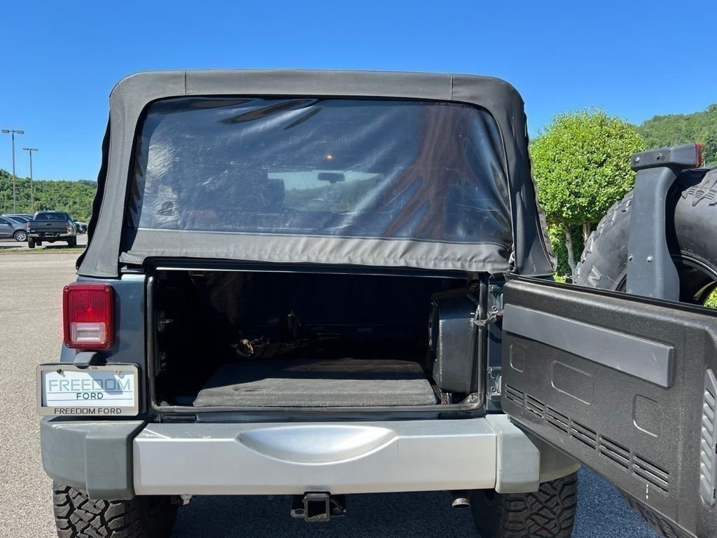 Used 2008 Steel Blue Metallic Jeep Unlimited Sahara image 9