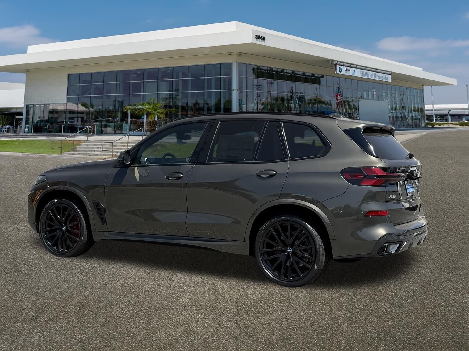 New 2026 Manhattan Green Metallic BMW sDrive40i image 8