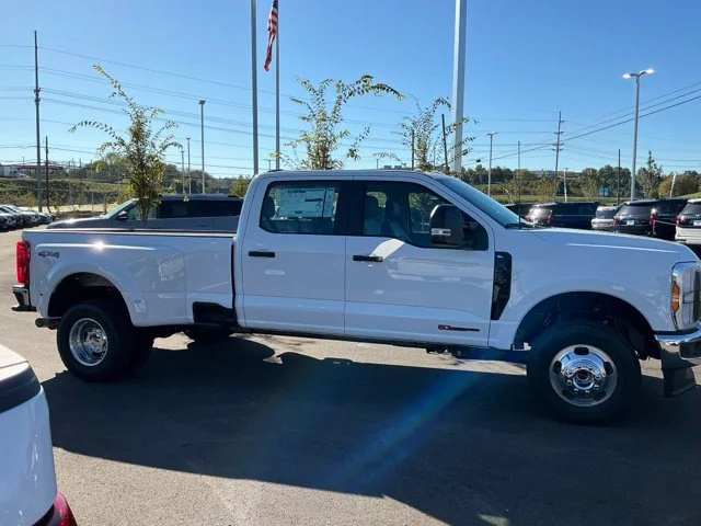 New 2027 Oxford White Ford F-350® XL image 10
