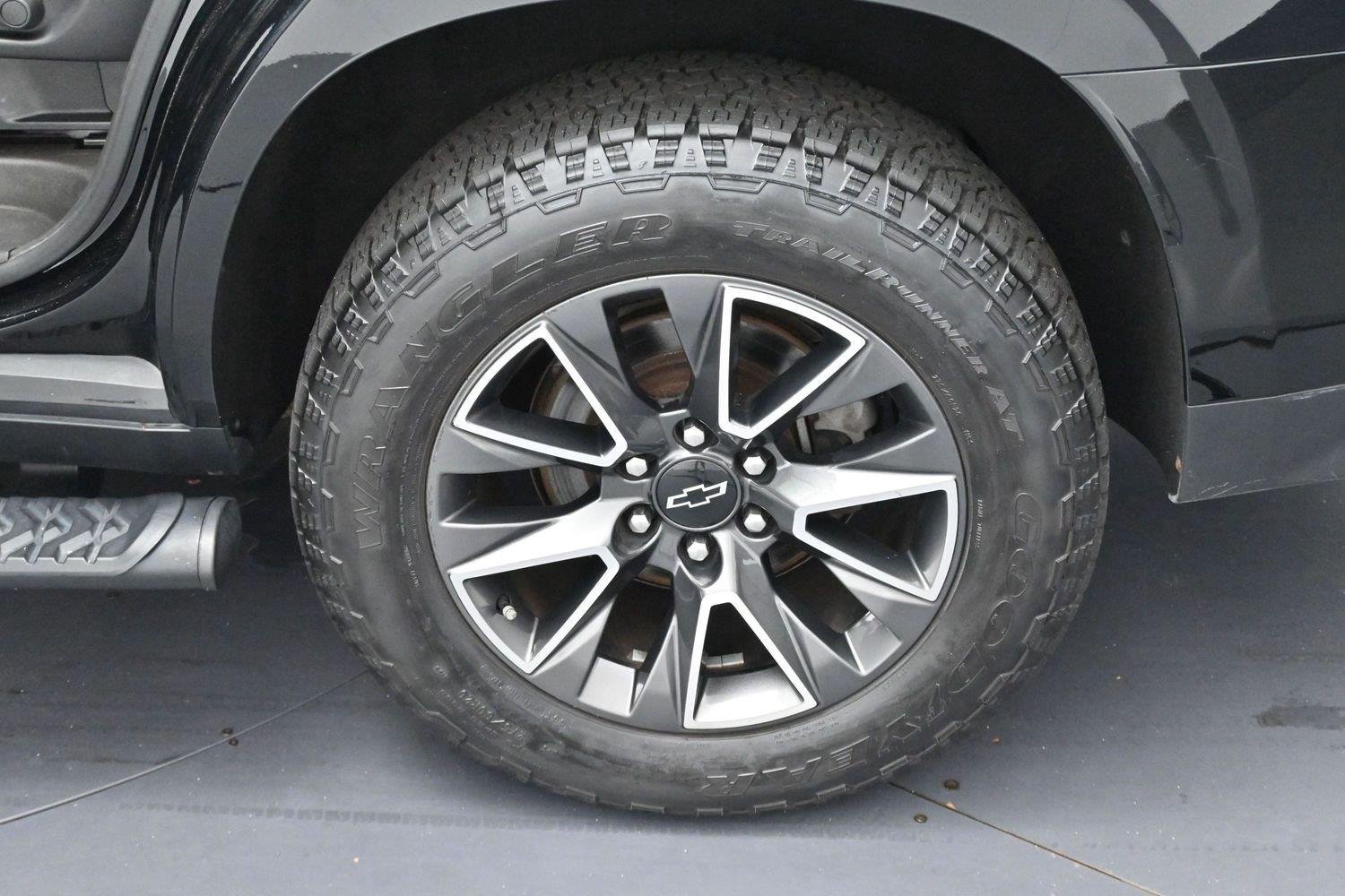 Used 2021 Black Chevrolet Z71 image 34