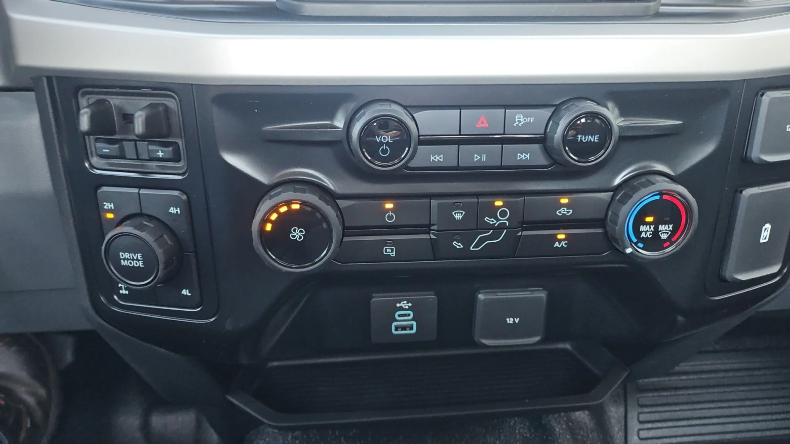 New 2027 Oxford White Ford XL 4WD image 19