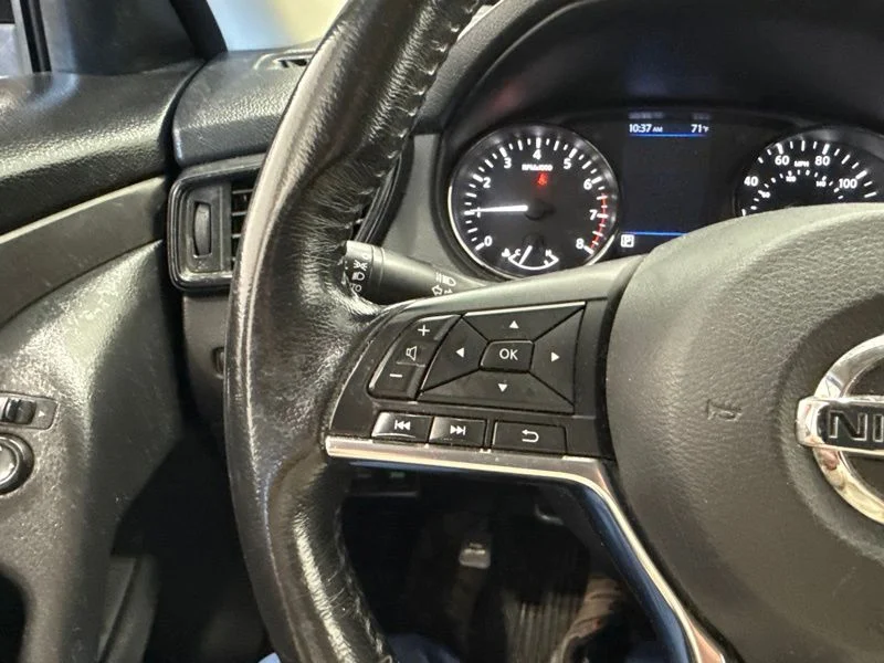 Used 2019 Blue Nissan S image 22