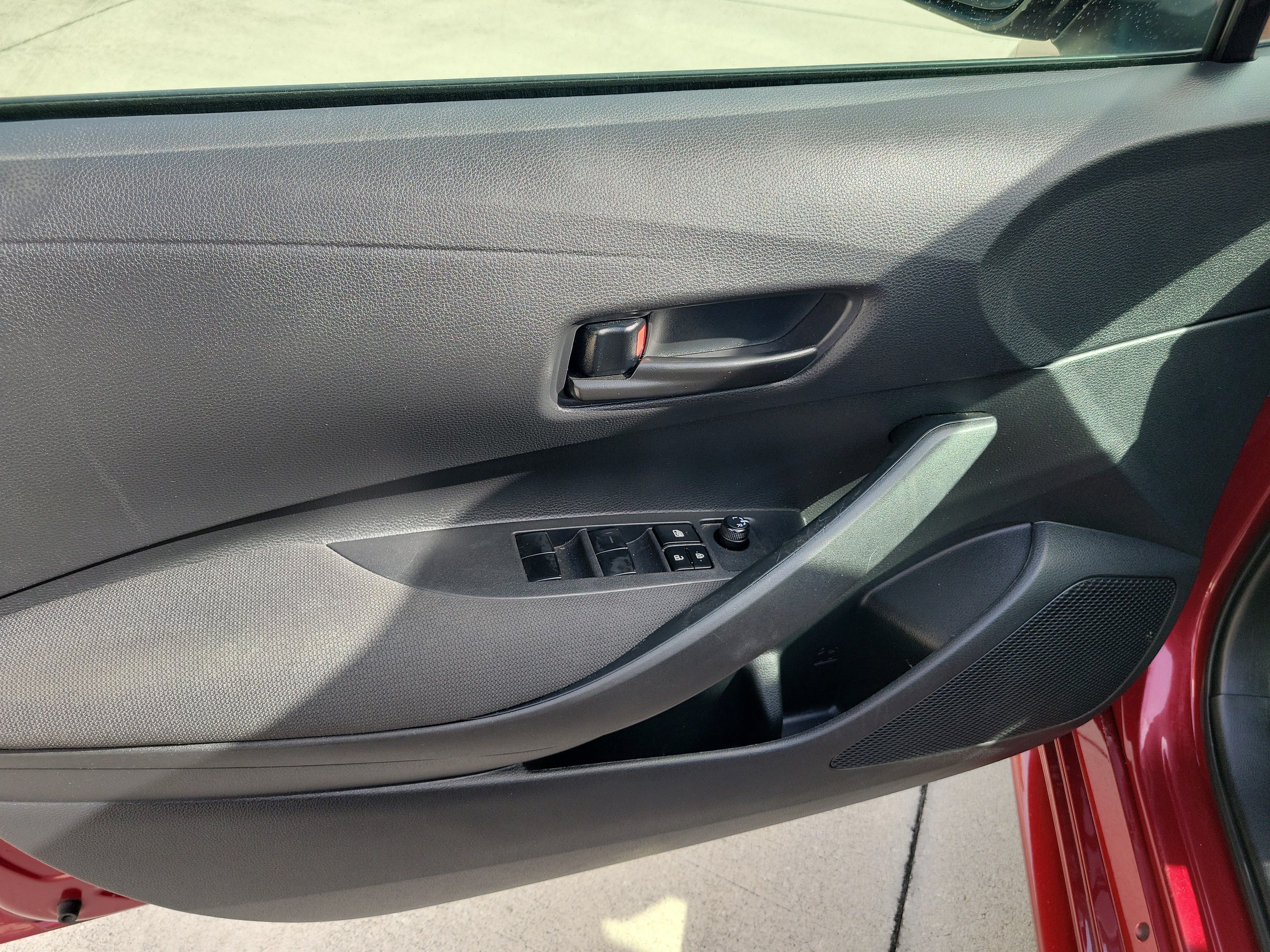 Used 2023 Pearl Toyota LE image 20