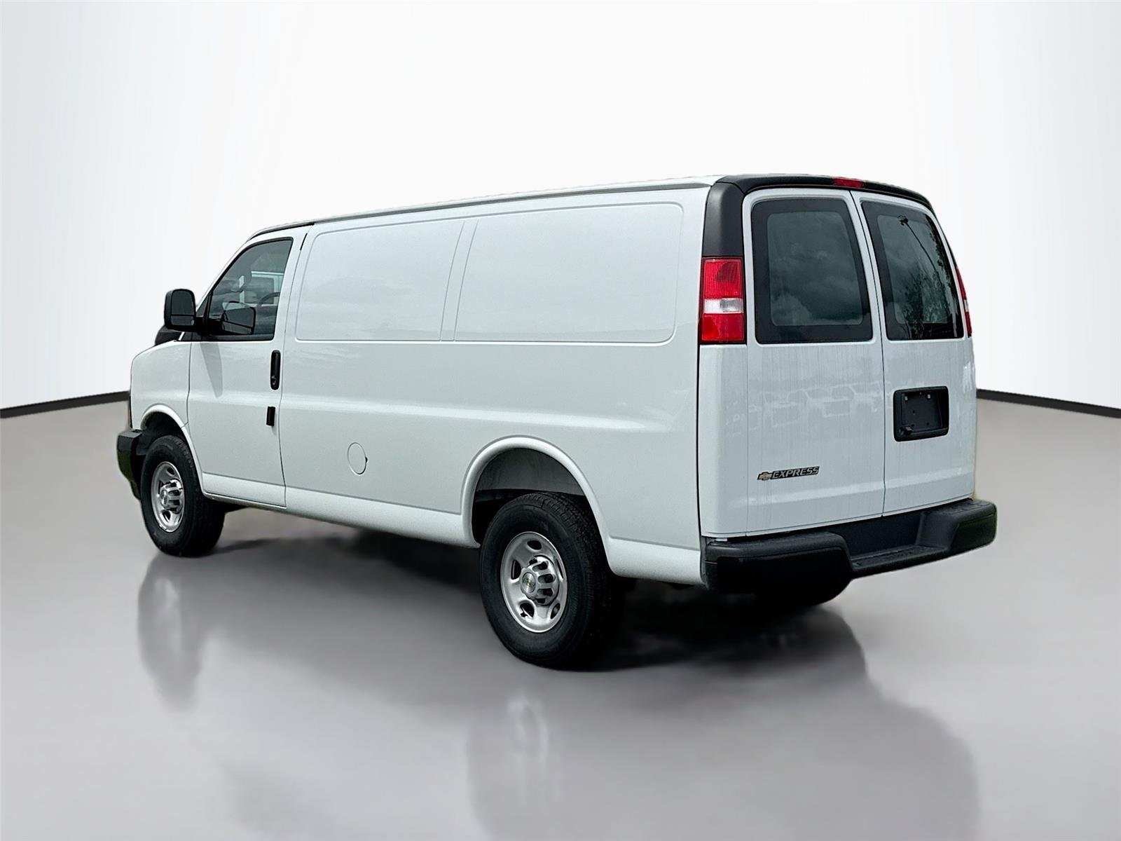 New 2026 Summit White Chevrolet WT image 6
