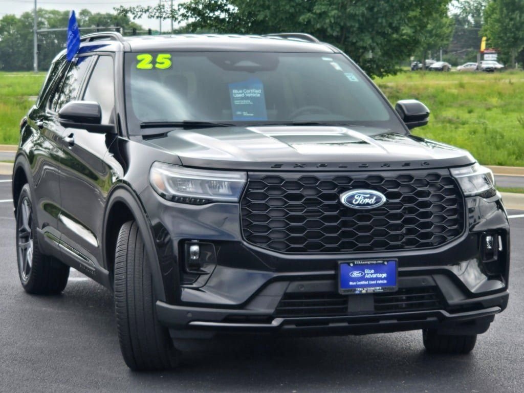 Certified Used 2025 Black Metallic Ford ST-Line image 4