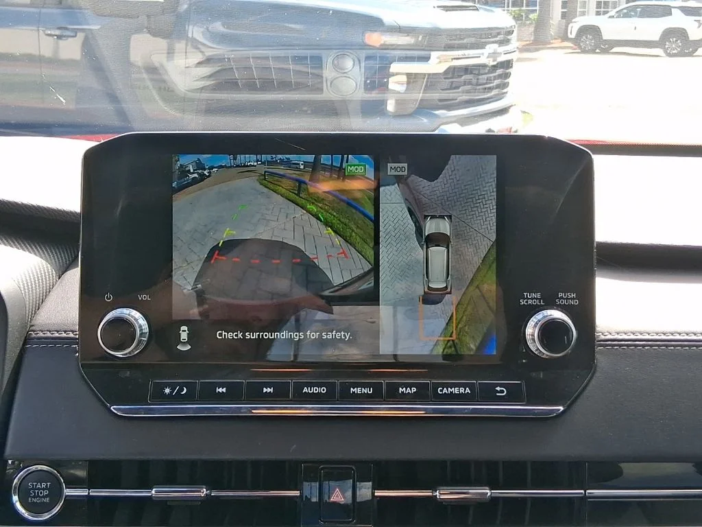 Used 2024  Mitsubishi SE image 13