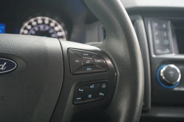 Used 2019 Magnetic Metallic Ford LARIAT image 23