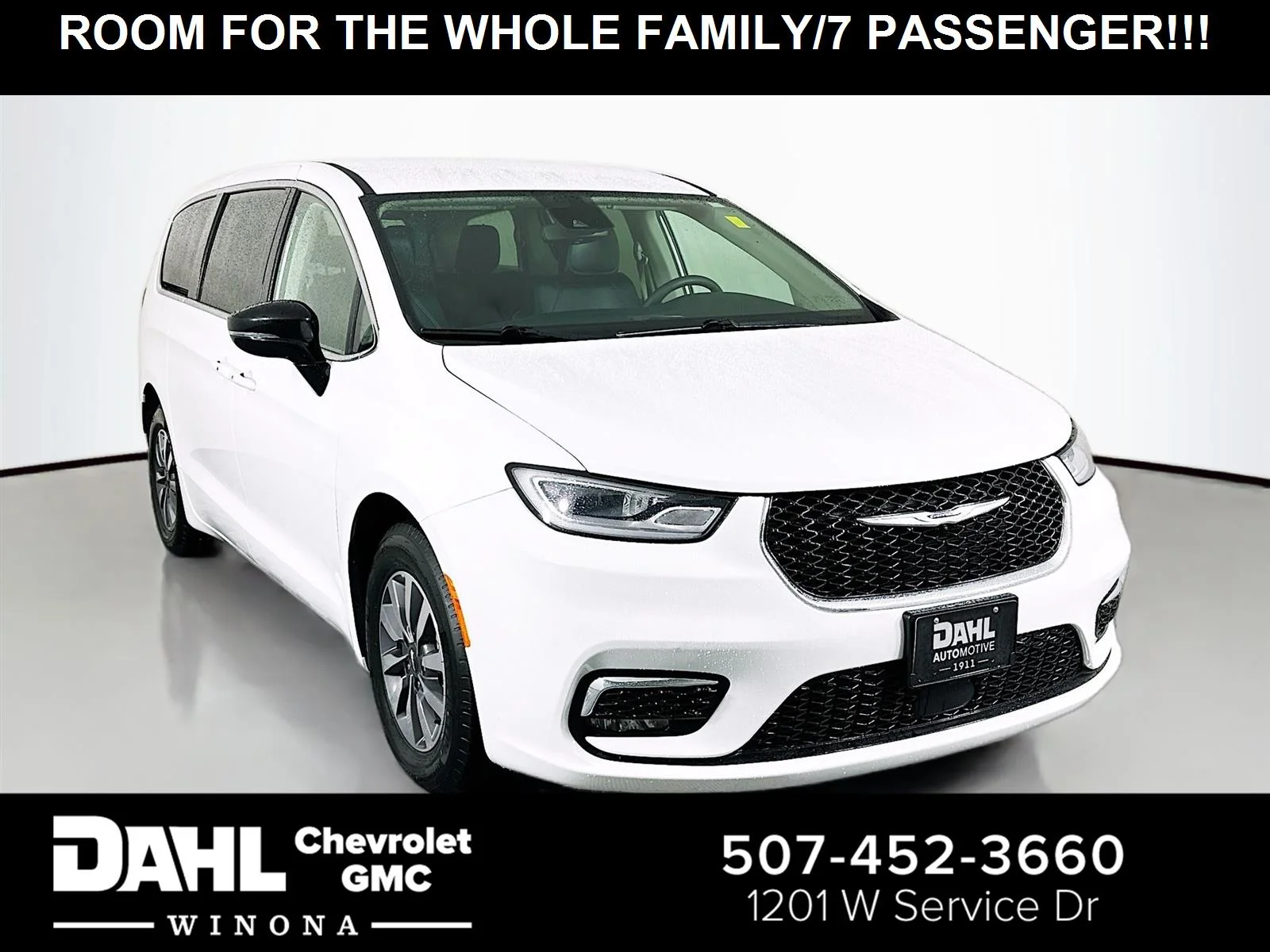 2024 Chrysler Pacifica Hybrid Select PHEV's photo