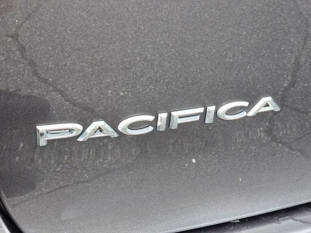 Used 2022 Gray Chrysler Touring L image 18