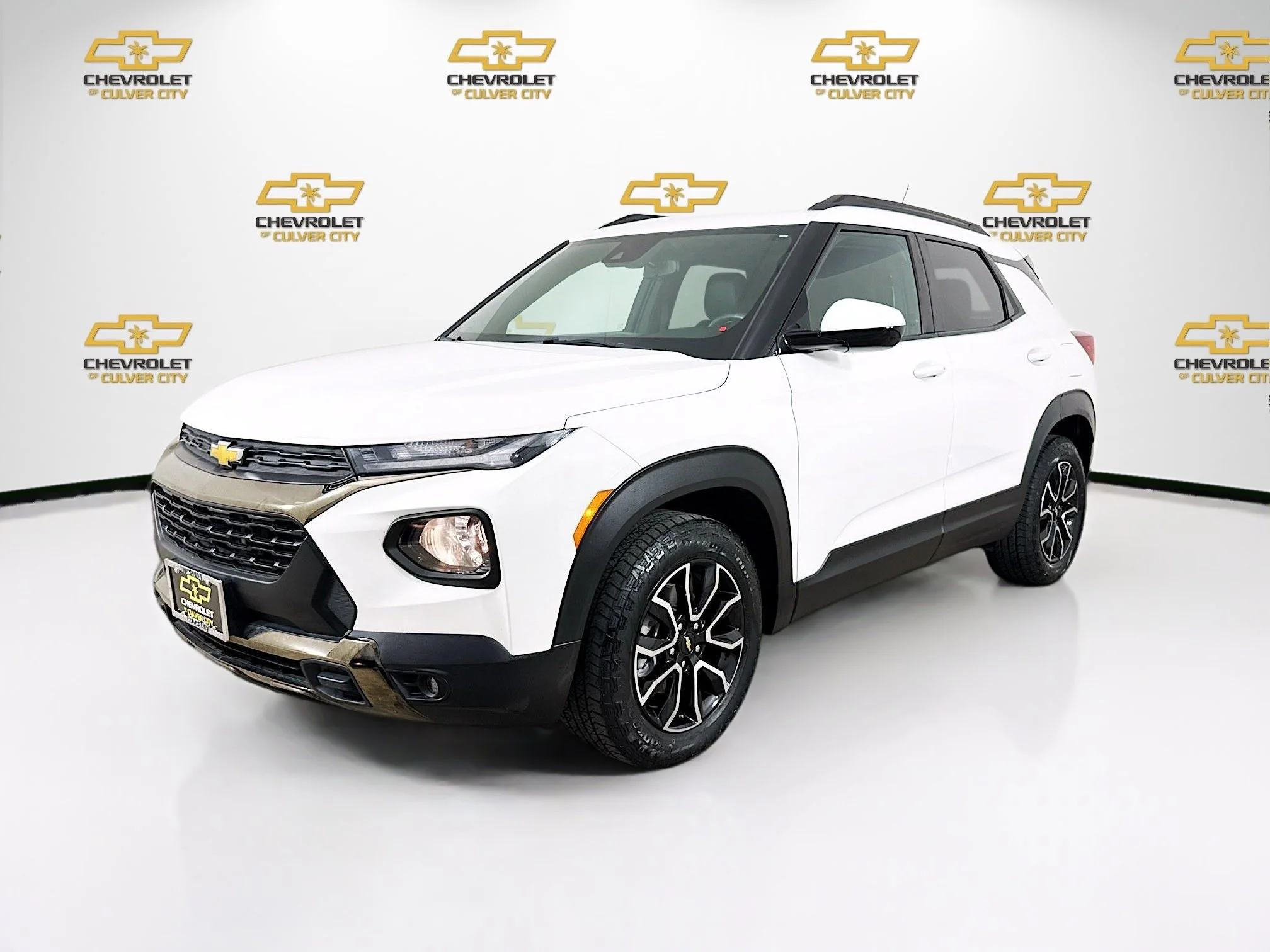 Used 2023 Summit White Chevrolet ACTIV image 3