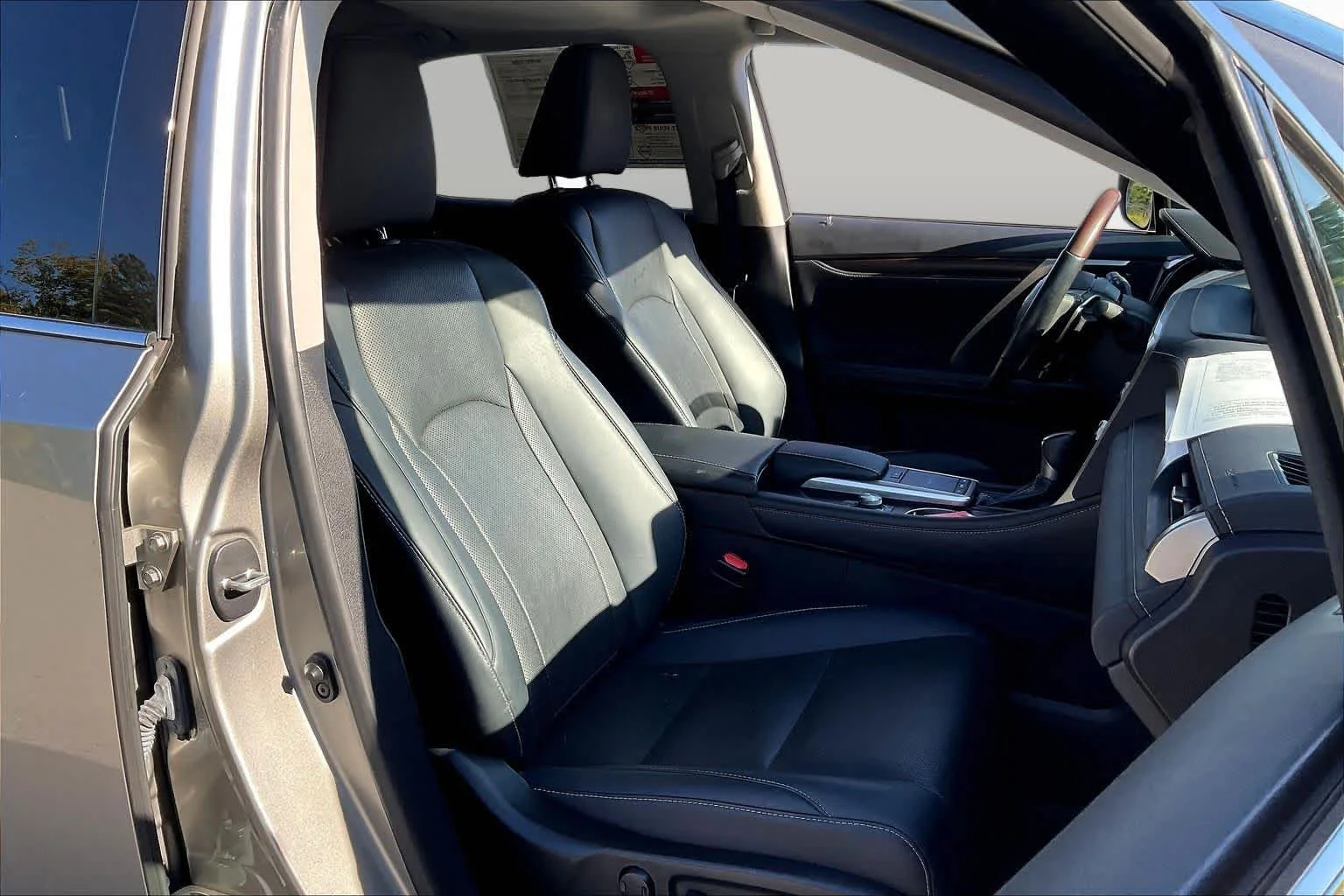 Used 2021 Atomic Silver Lexus  image 9