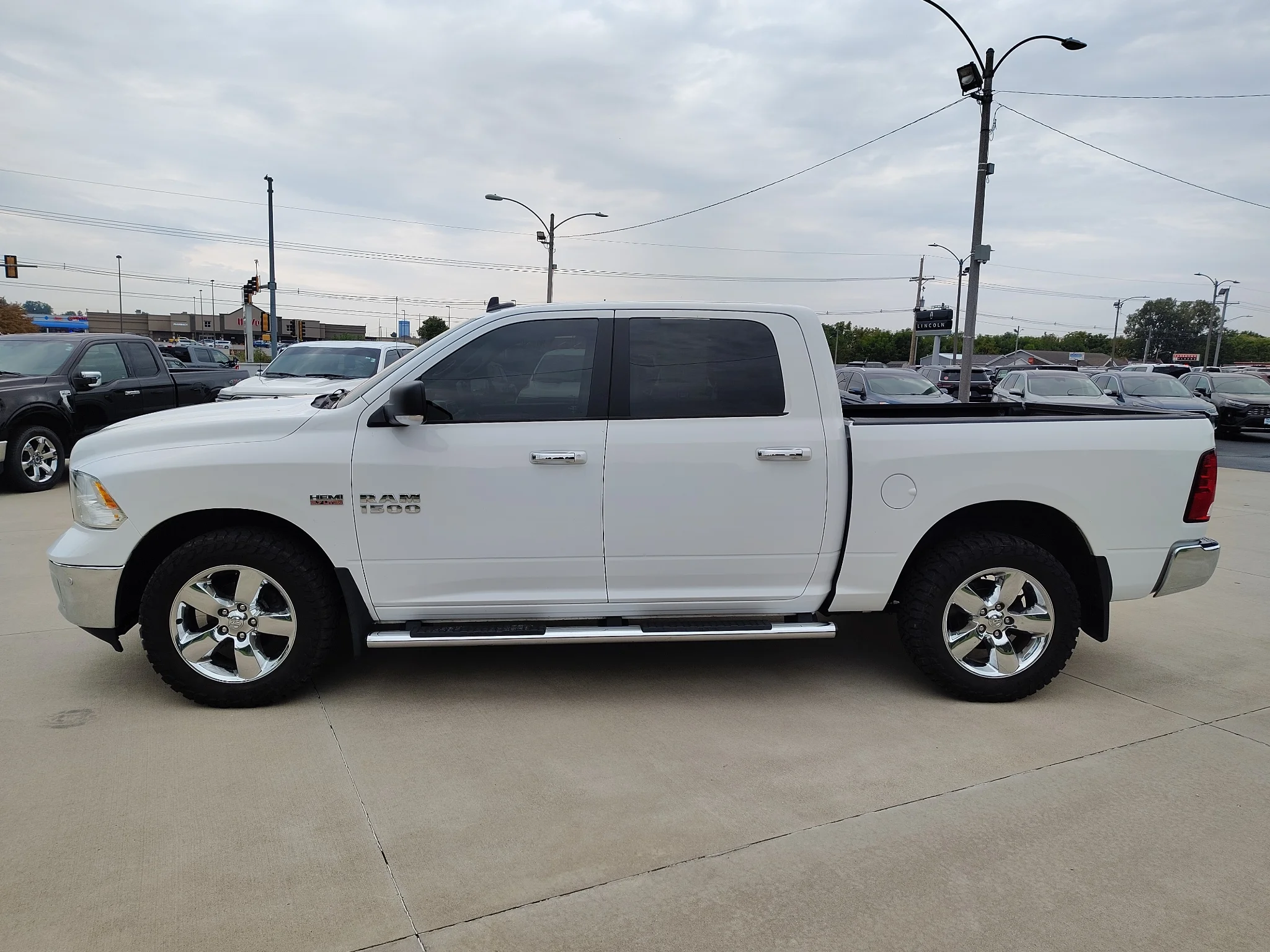 Used 2017 Bright White Clearcoat Ram Big Horn image 6