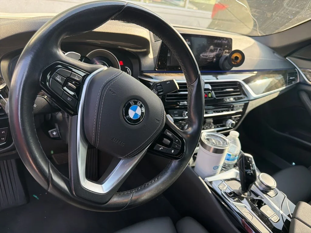 Used 2019 White BMW 530e iPerformance image 6