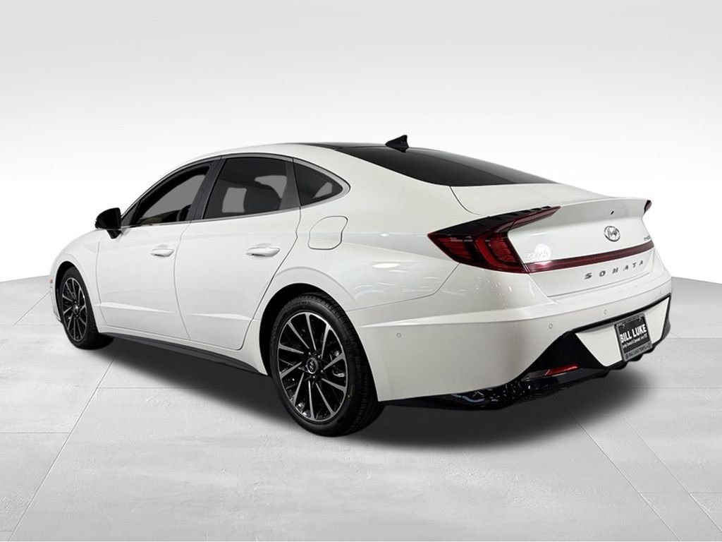 Used 2021 Quartz Hyundai Limited image 9