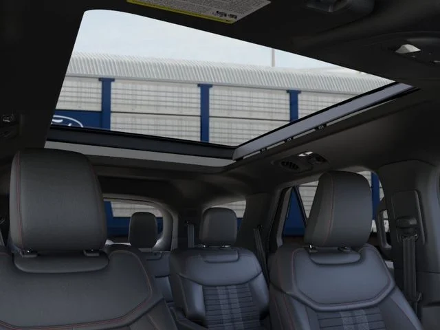 New 2026 Star White Metallic Tri-Coat Ford ST-Line image 22