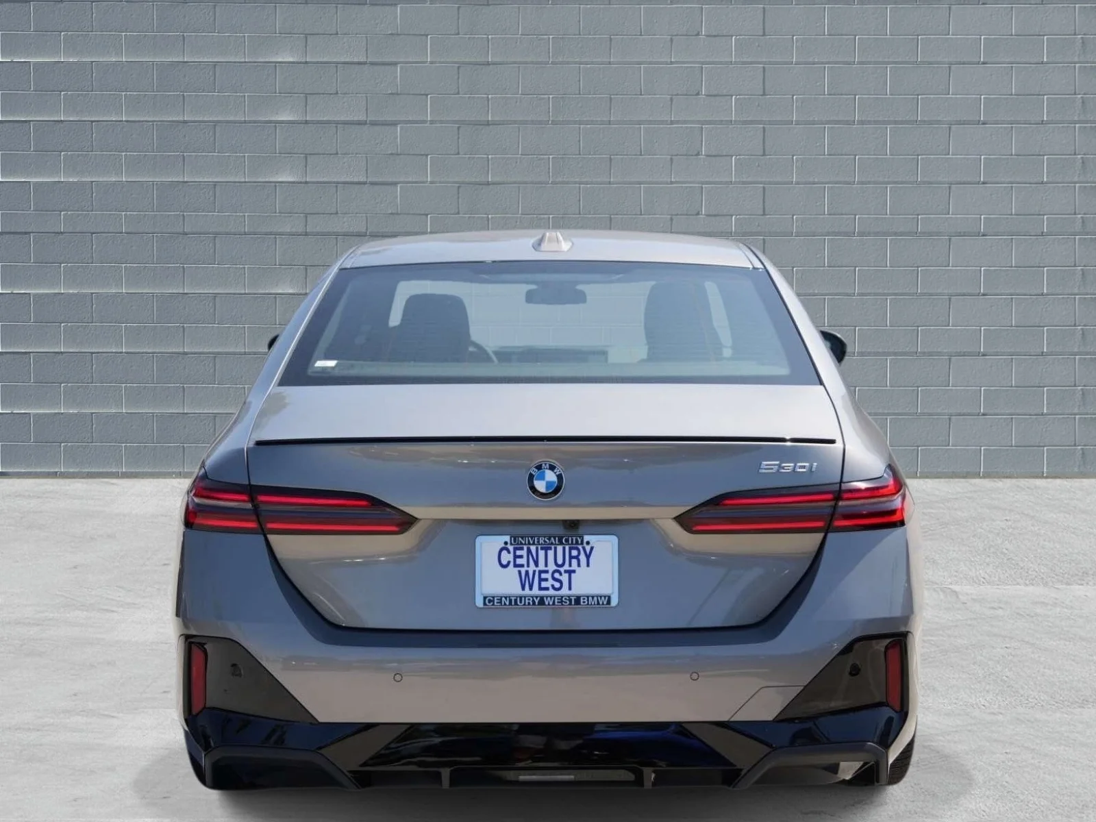 New 2027 Oxide Grey Metallic BMW 530i image 4