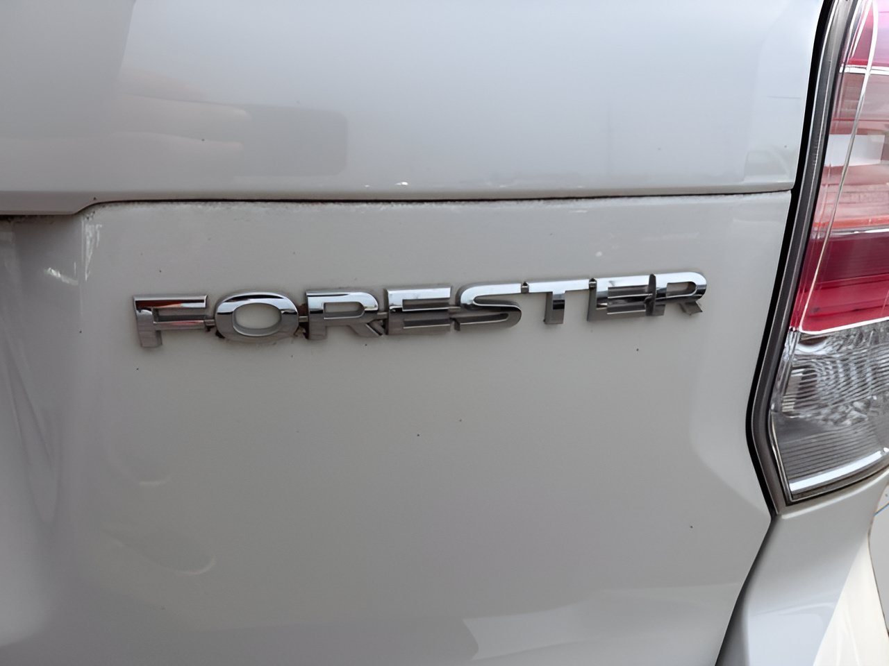 Used 2018 Crystal White Pearl Subaru Touring image 6