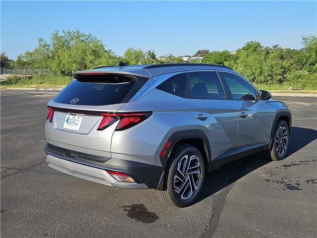 New 2026 Shimmering Silver Hyundai SEL image 4