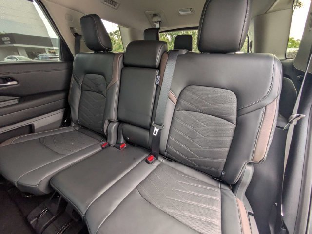 Used 2025 Gray Nissan Platinum image 16