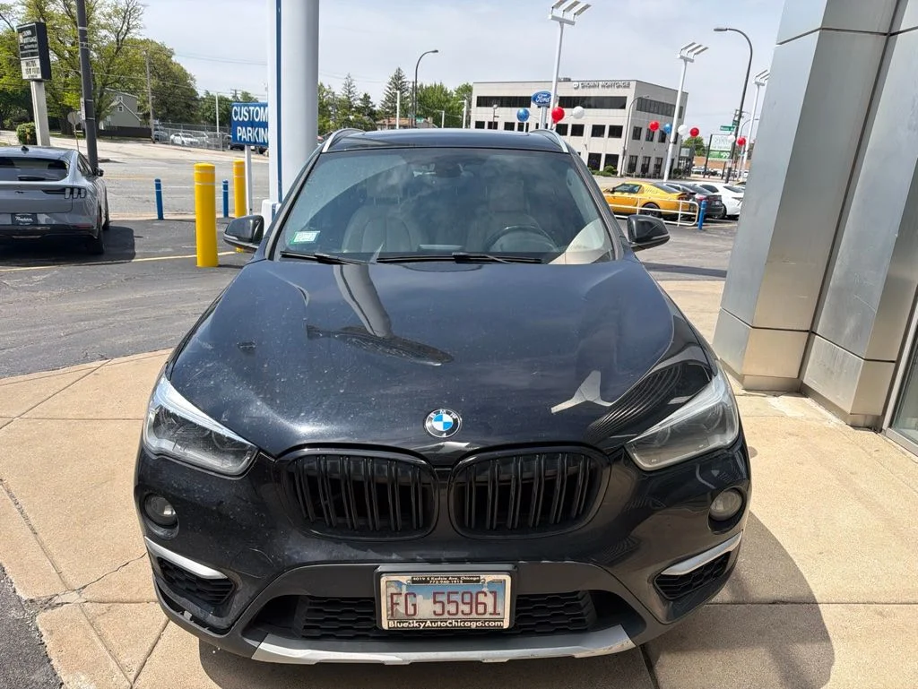 Used 2017 BMW X1 28i with VIN WBXHT3C31H5F83880 for sale in Oak Lawn, IL