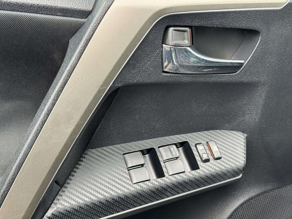 Used 2014 Black Toyota XLE image 18