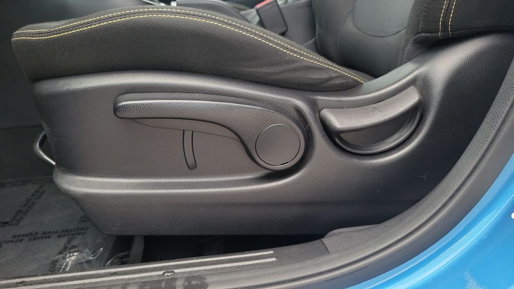 Used 2016 Blue Kia Plus image 16