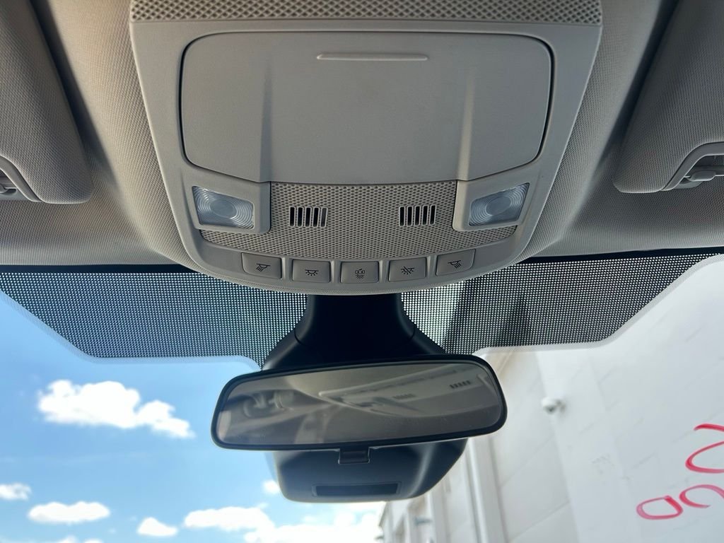 Used 2022 Silver Ford SE image 22