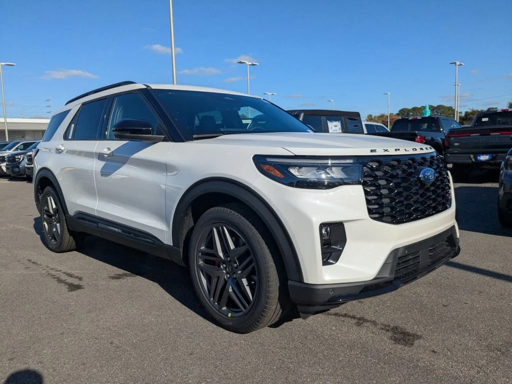 New 2026 Star White Metallic Tri-Coat Ford ST image 2