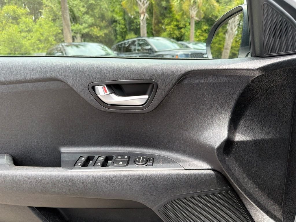 Used 2020 Silky Silver Kia S image 17